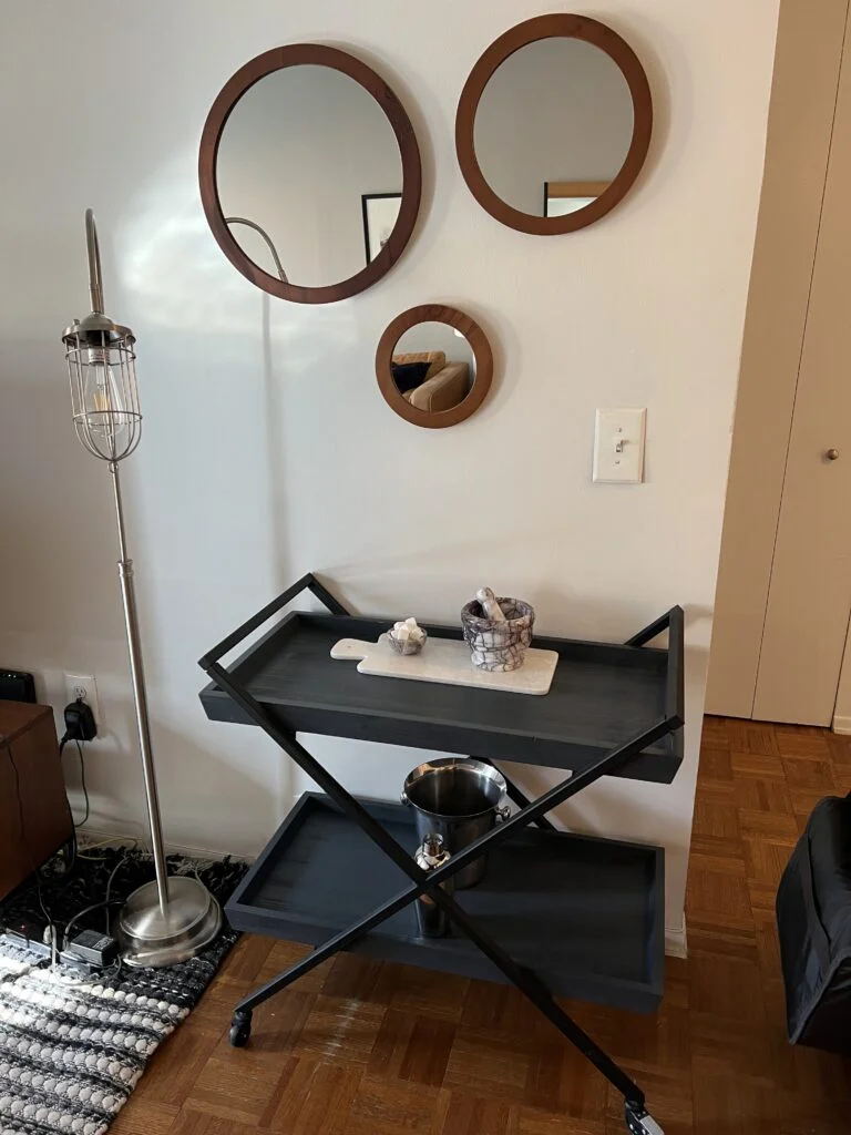 BlueGround Decor: Simple, stylish decor in the BlueGround apartment, creating a homey atmosphere for long stays.