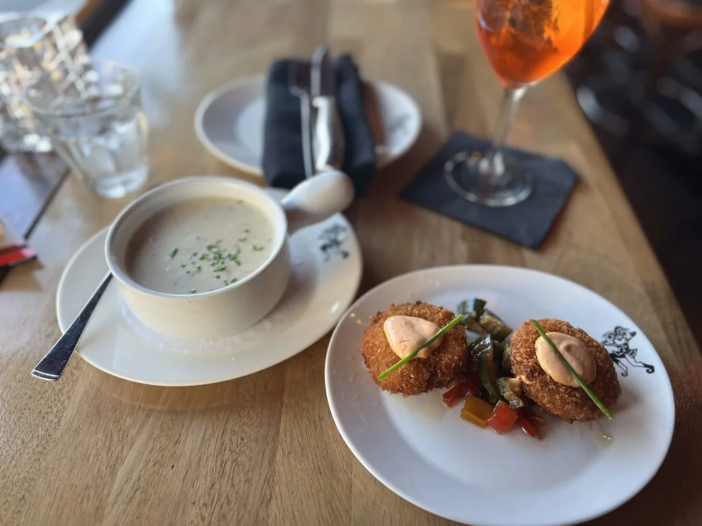 Crab cakes and clam chowder served at Bobo’s Restaurant.