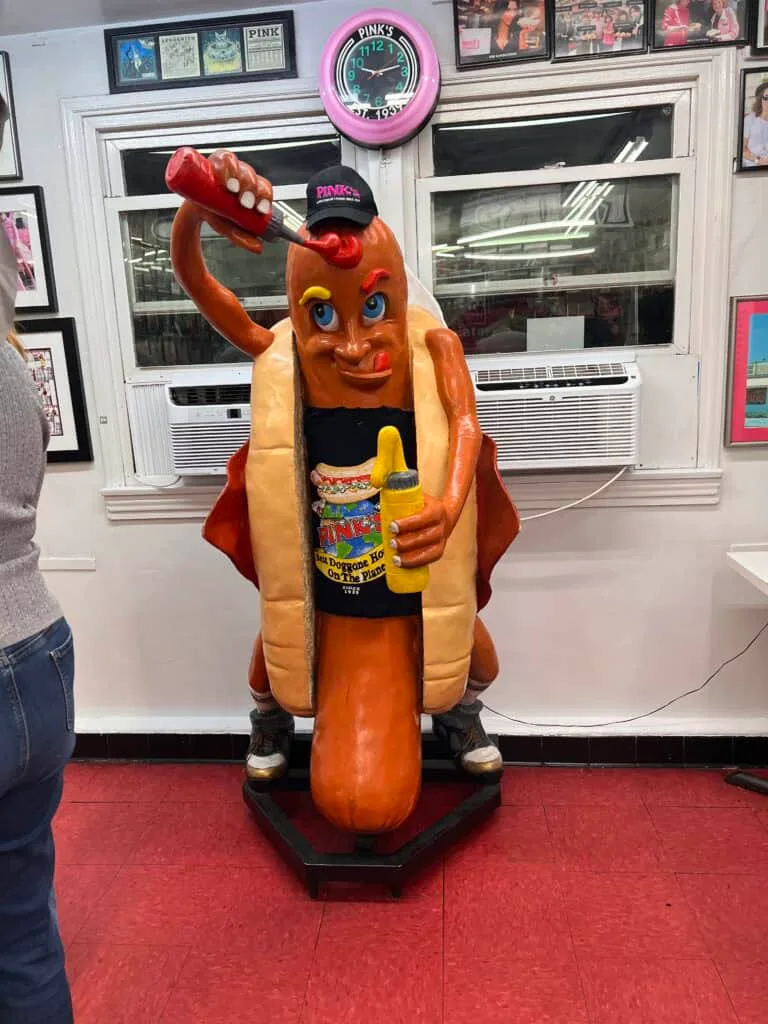 12 Fun and Unique Themed Restaurants in Los Angeles 60 Pinks Hot Dogs statue