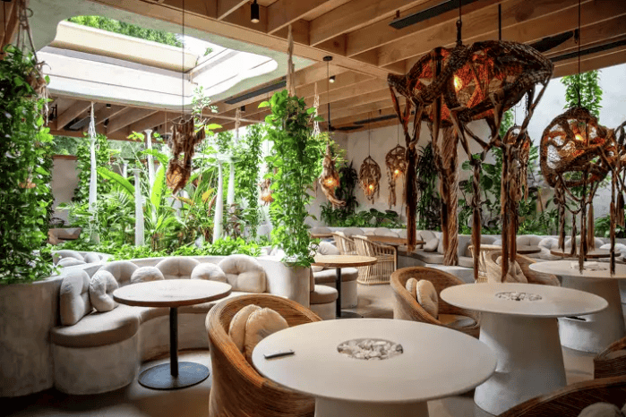 9 Crazy Fun Unique Restaurants in Los Angeles 35 Meteora 1