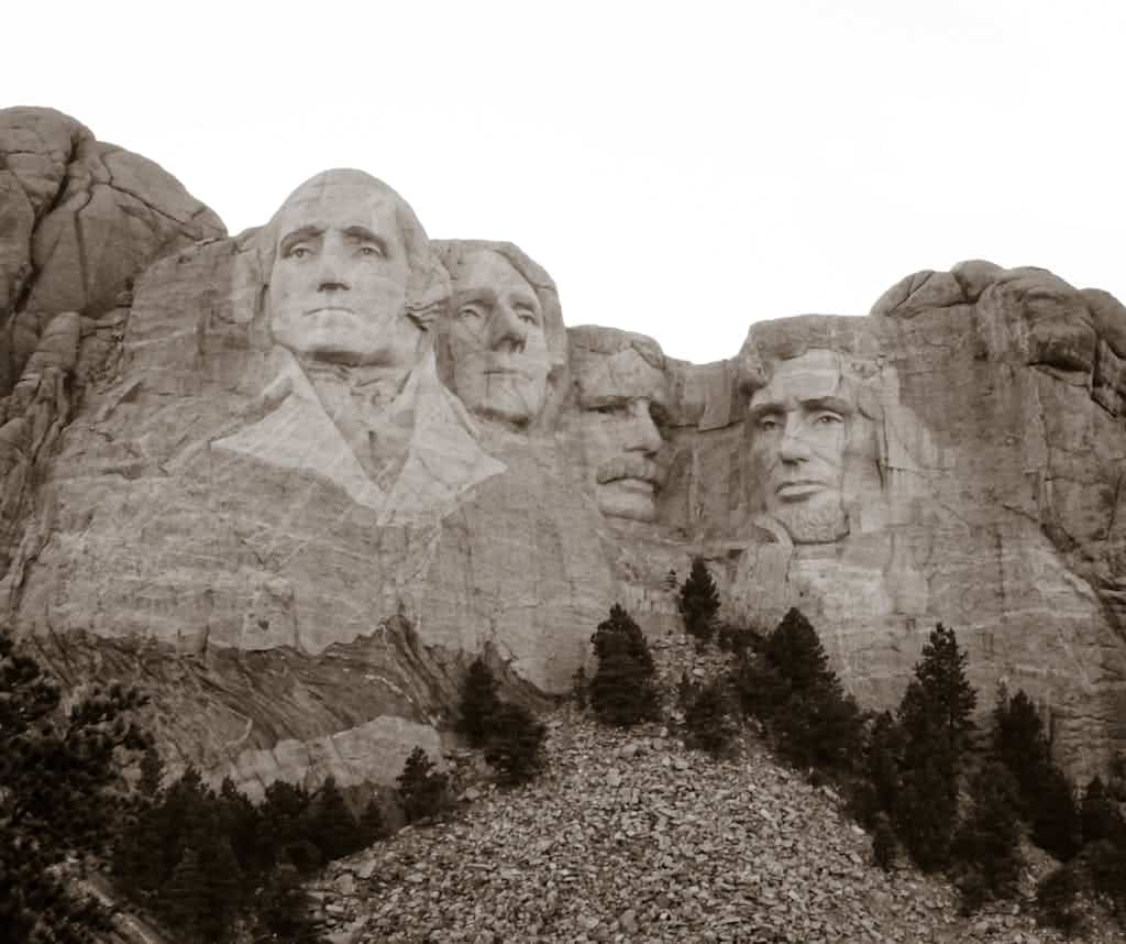 Stay Where Hitchcock Filmed: Real-Life Famous Hotels from Iconic Movies 29 Iconic stone carvings of US presidents at Mount Rushmore National Memorial in South Dakota.