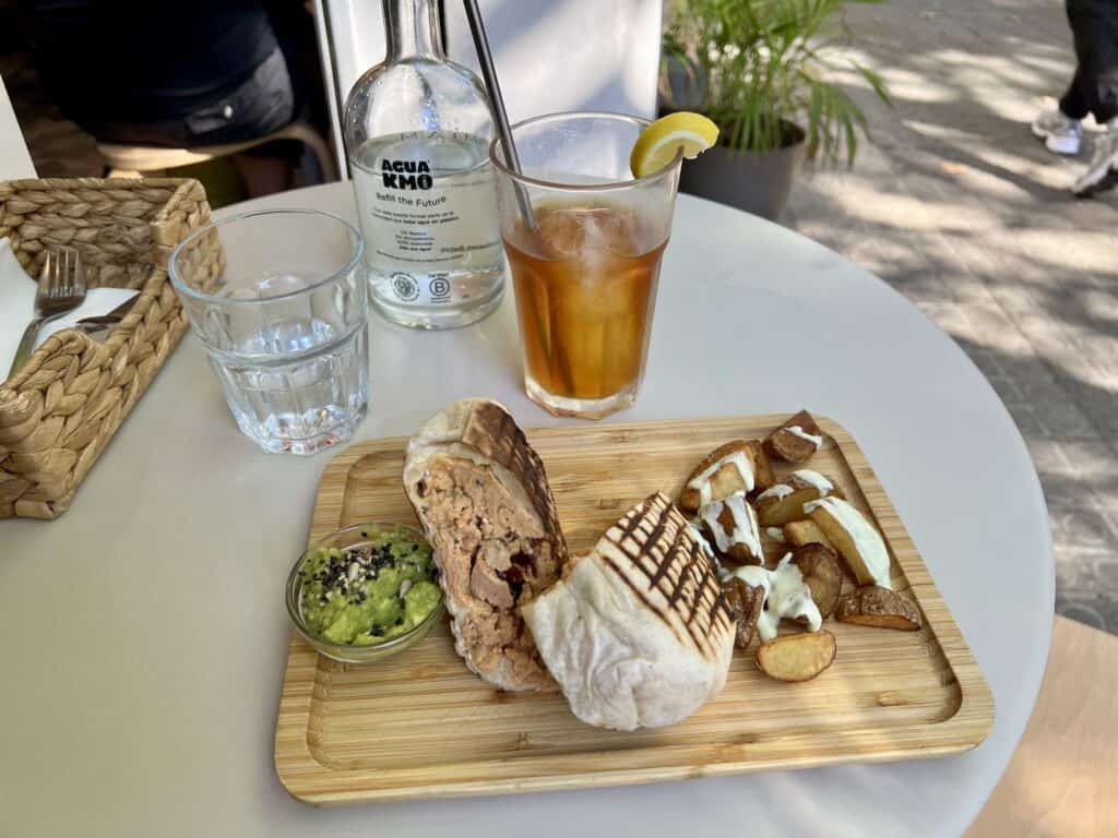 Where to Eat in Barcelona: My Honest Guide to Great Spots near the Big Sites 26 Light brunch dishes at MIAM cafe Barcelona