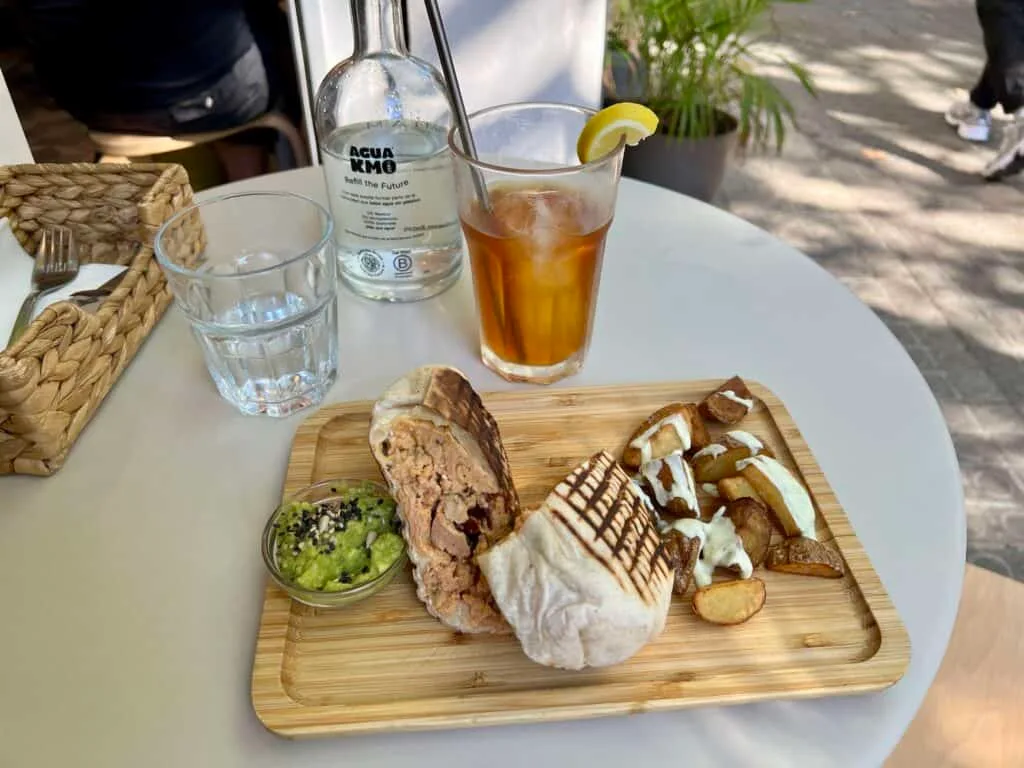 Where to Eat in Barcelona: My Honest Guide to Great Spots near the Big Sites 26 Light brunch dishes at MIAM cafe Barcelona