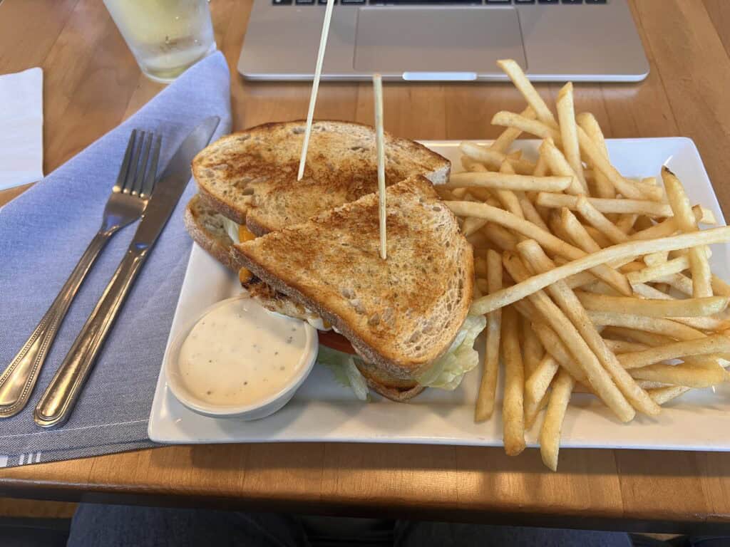 Avatar Hotel Santa Clara restaurant meal