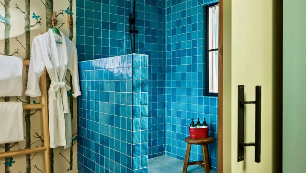 Treehouse Hotel Silicon Valley Shower