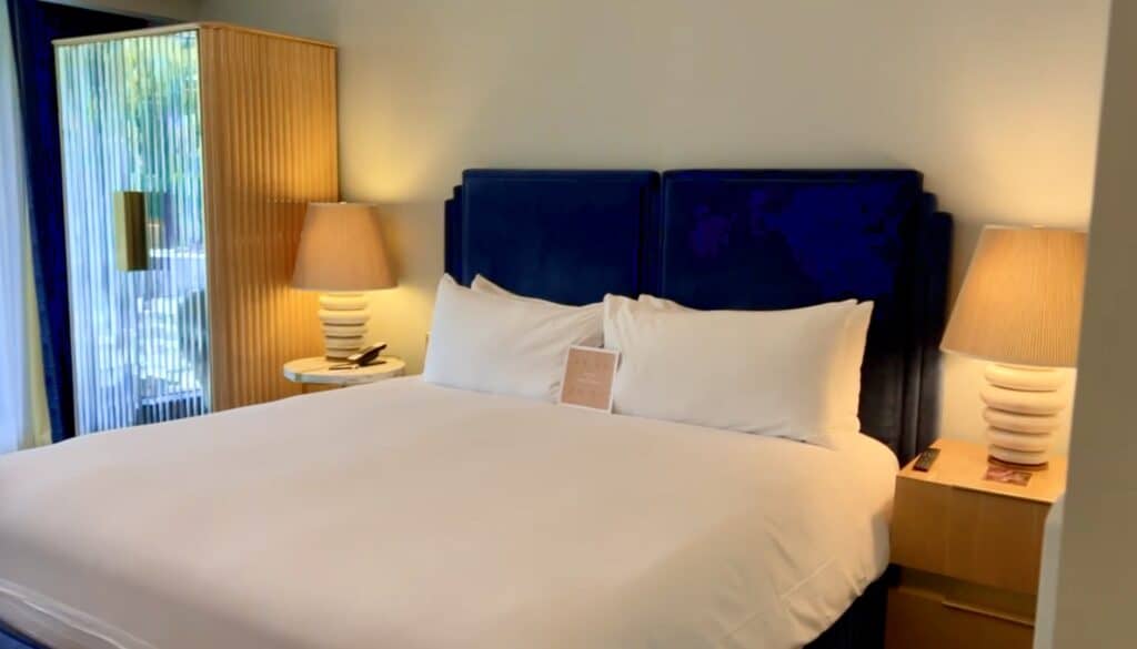 Sun Rose Cozy hotel room with blue accents