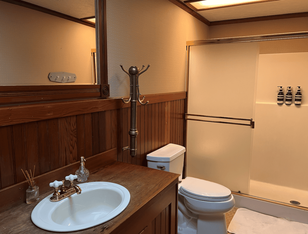 Dorrington Hotel bathroom