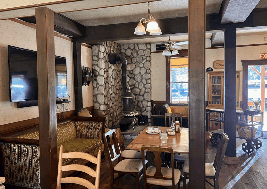 Dorrington Hotel breakfast room